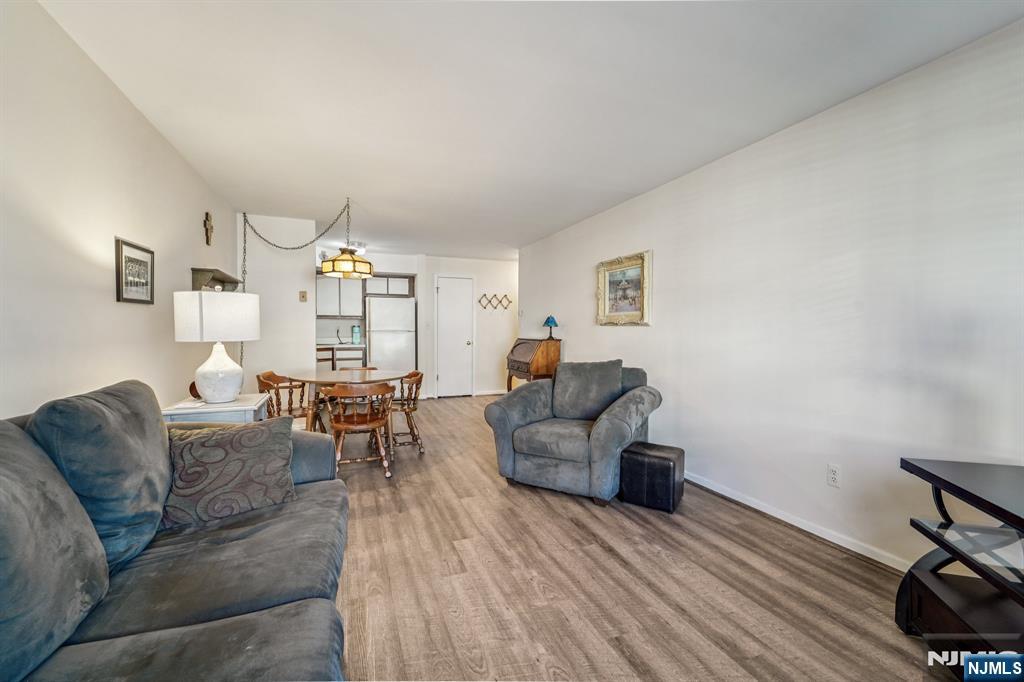 2007 Hawthorne Lane 2007