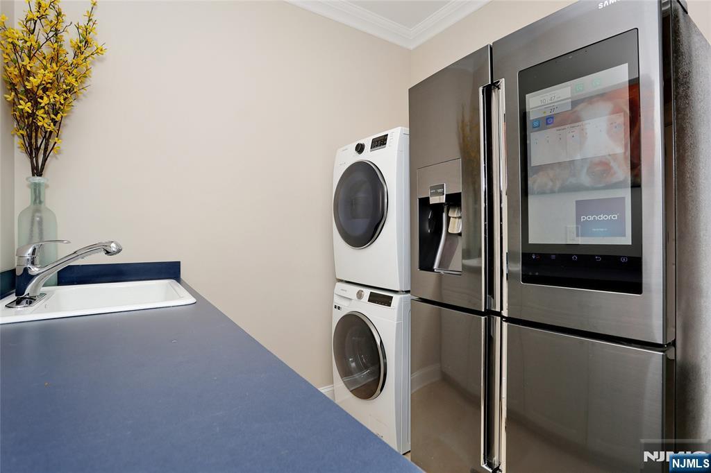 3 London Court