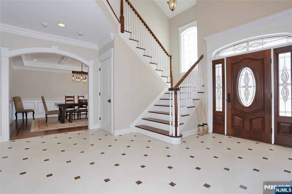 3 London Court