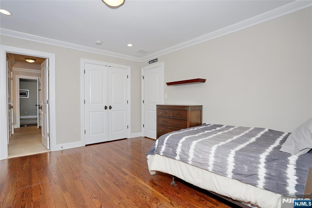 3 London Court