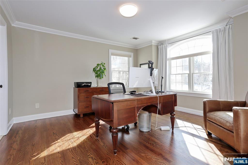 3 London Court