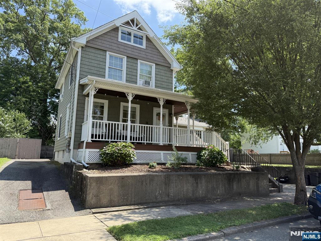 27 Summit Avenue 1