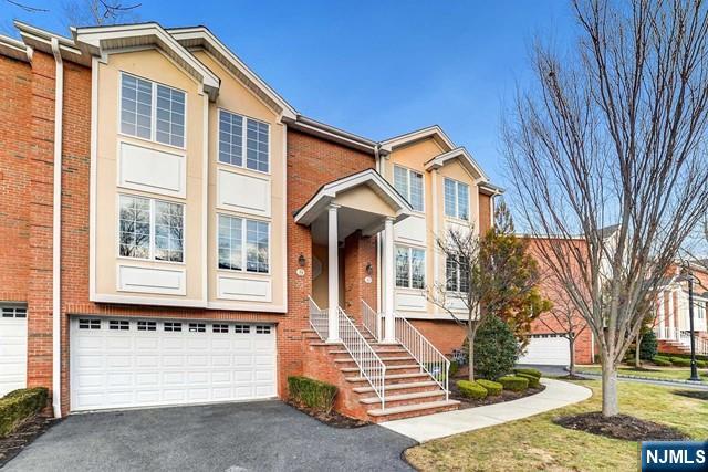 31 Skymark Court 31