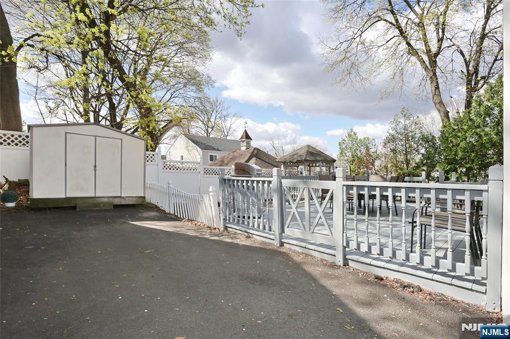 67 Dumont Avenue
