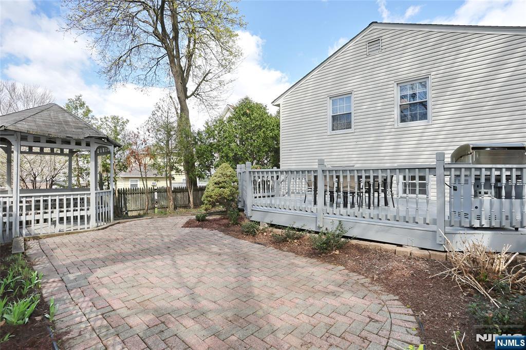 67 Dumont Avenue