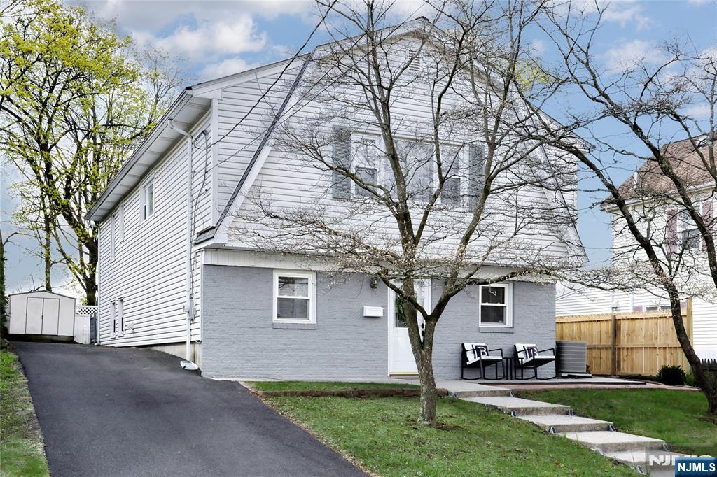 67 Dumont Avenue