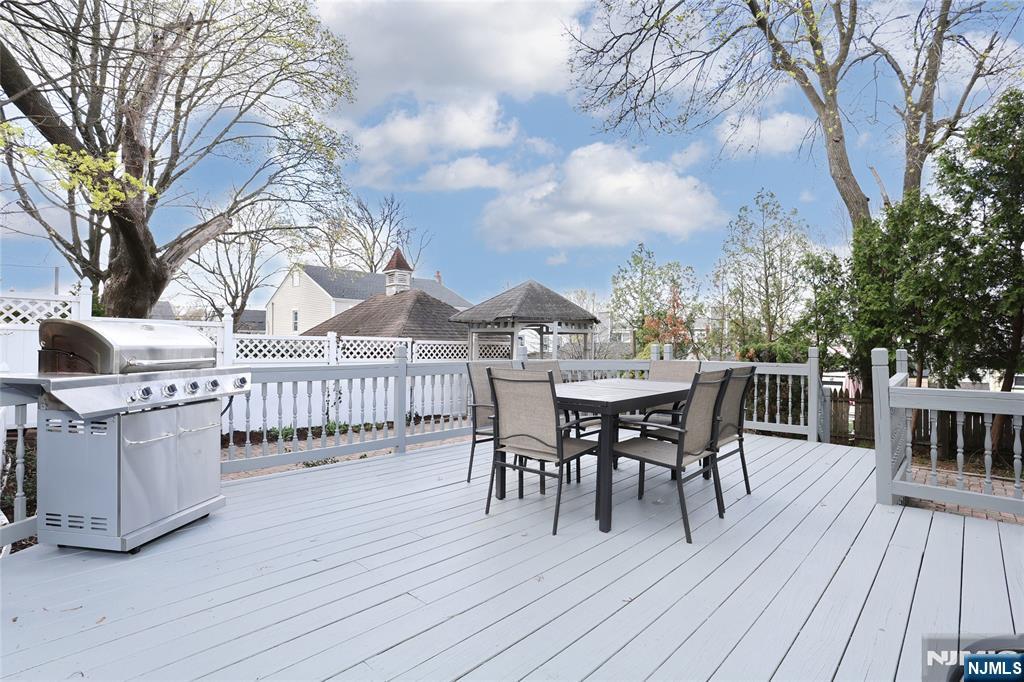 67 Dumont Avenue