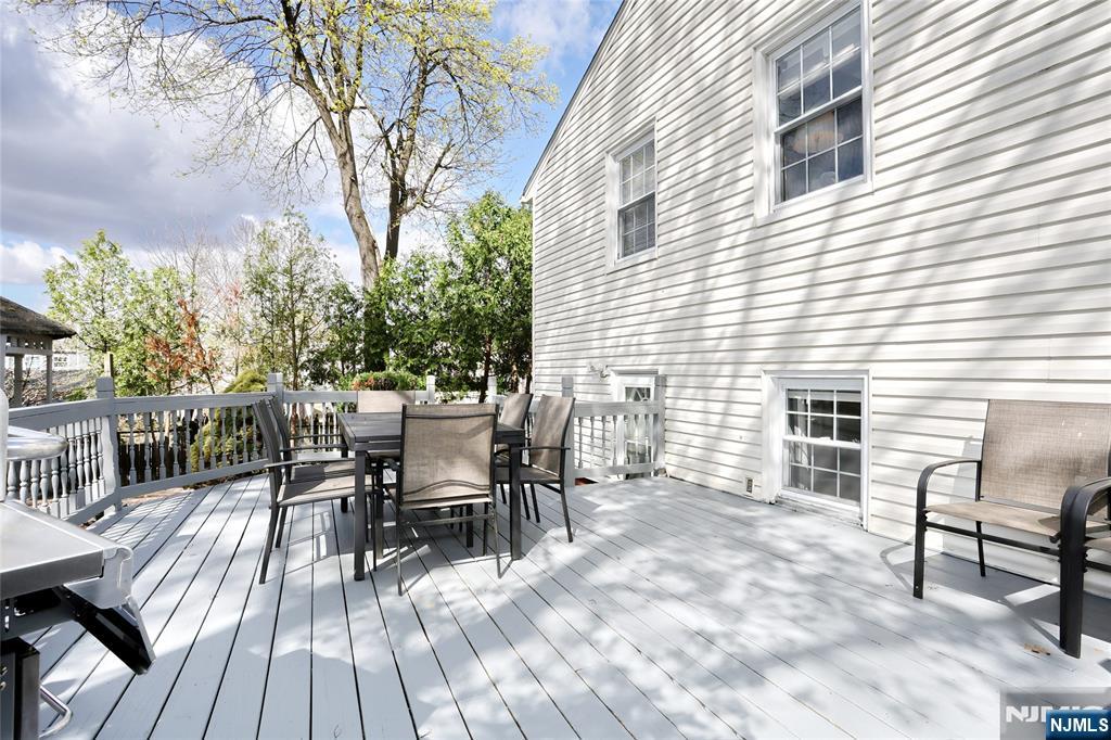 67 Dumont Avenue