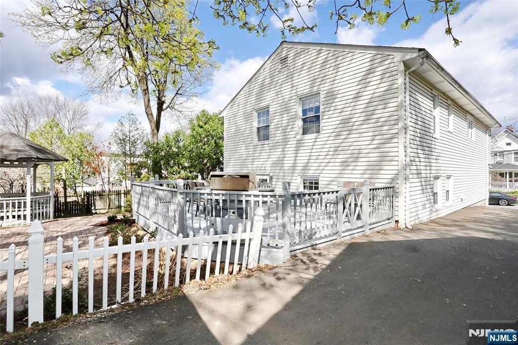 67 Dumont Avenue