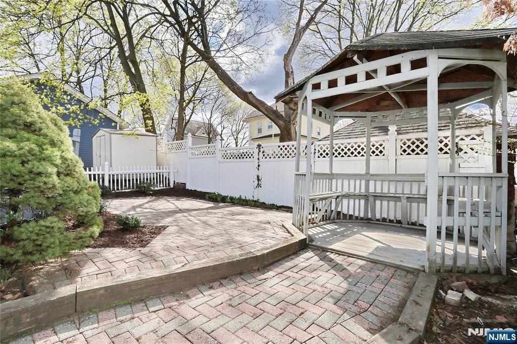 67 Dumont Avenue