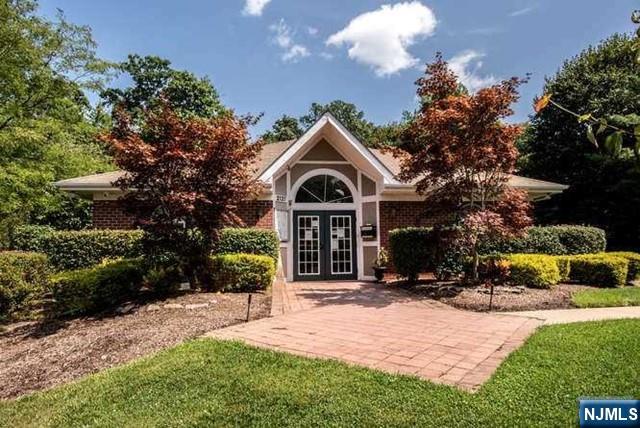 2402 Richard Court