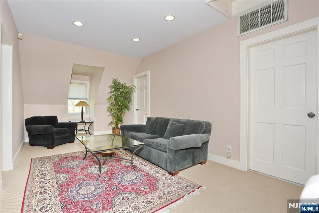 191 Hillside Avenue