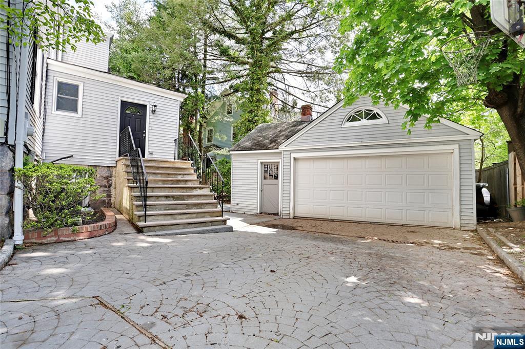 191 Hillside Avenue