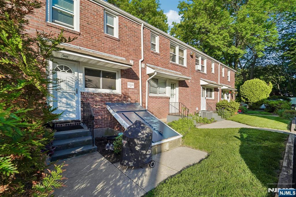 230 Lafayette Place 4D