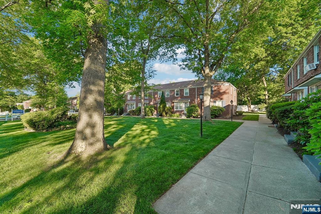 230 Lafayette Place 4D