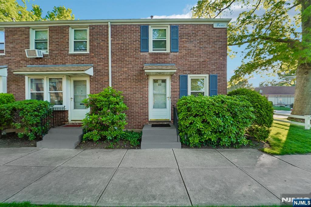 230 Lafayette Place 4D