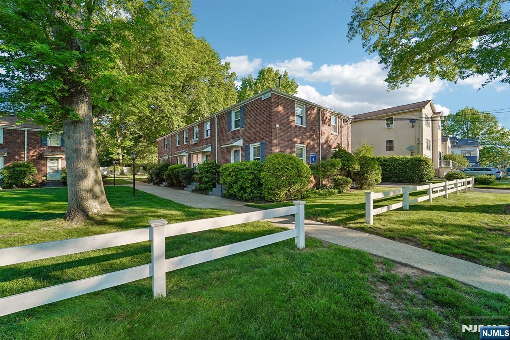 230 Lafayette Place 4D