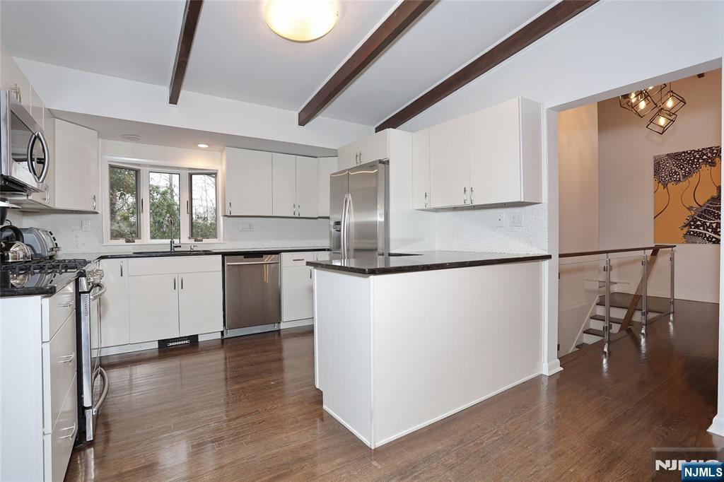 5 Carnot Avenue