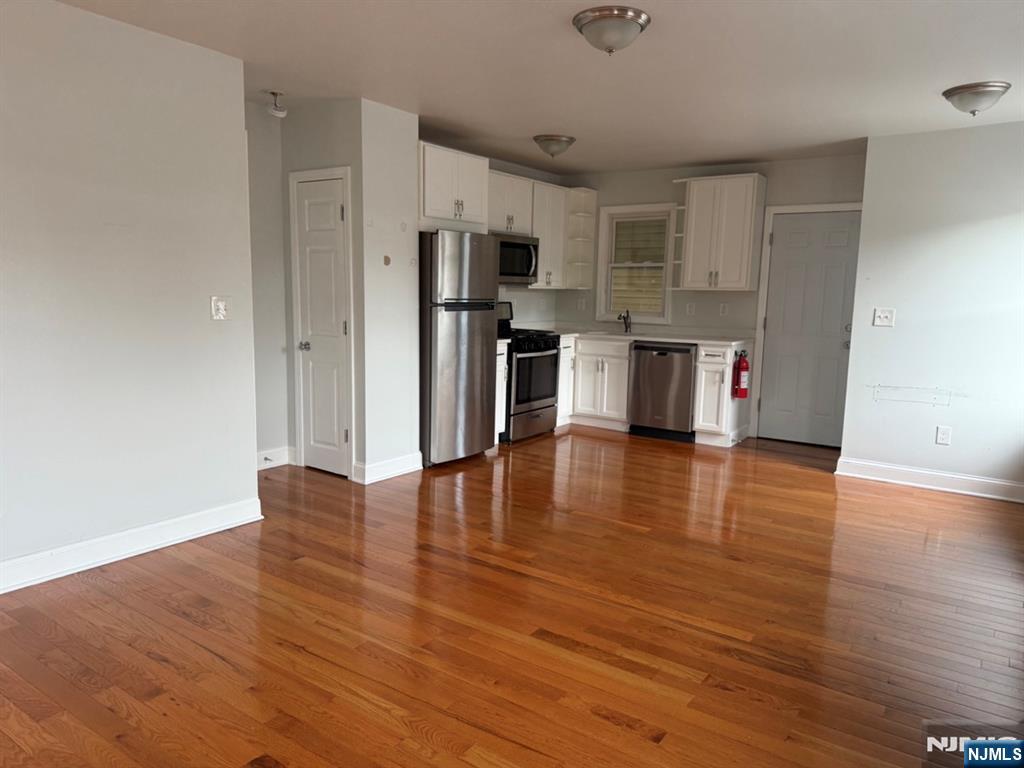 25 Pine Street 27B