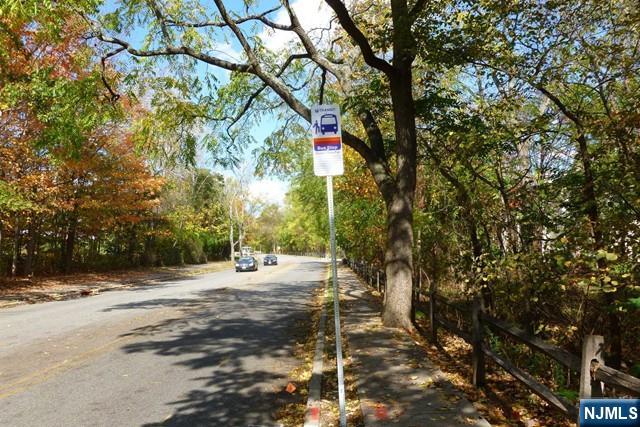 2002 Hawthorne Lane