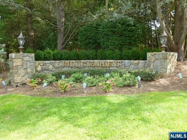 2002 Hawthorne Lane