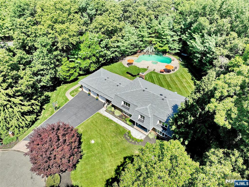 252 Bayberry Lane