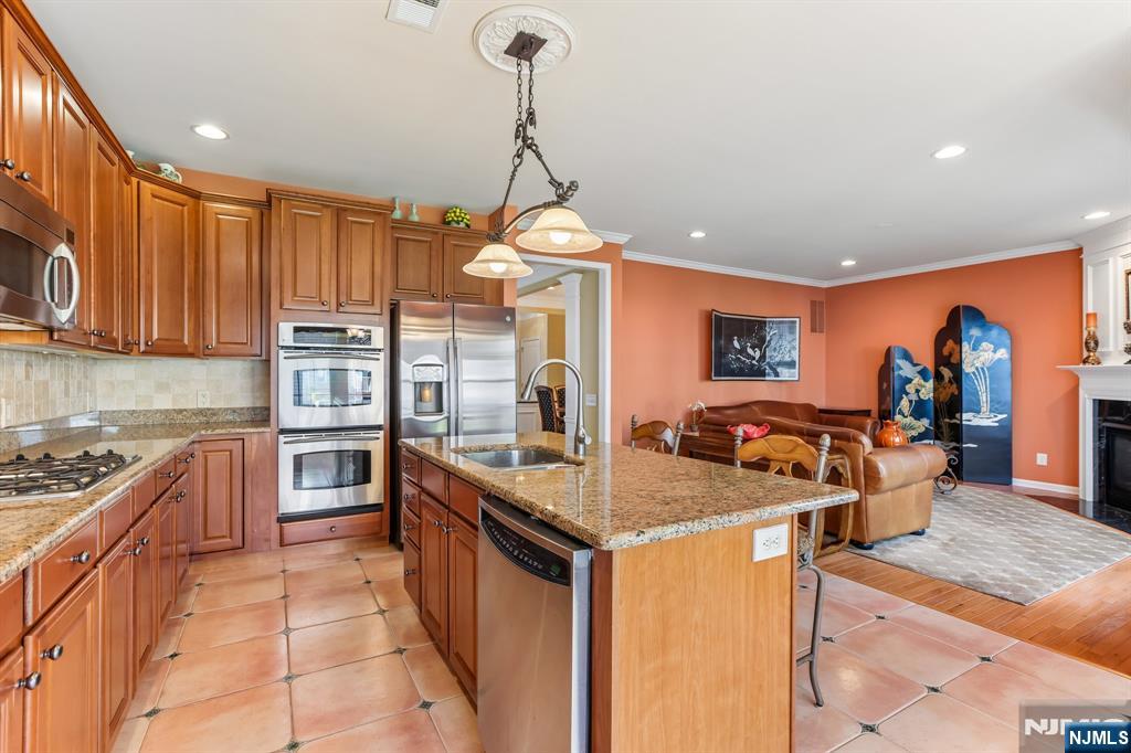 62 Hickory Hill Boulevard 2001