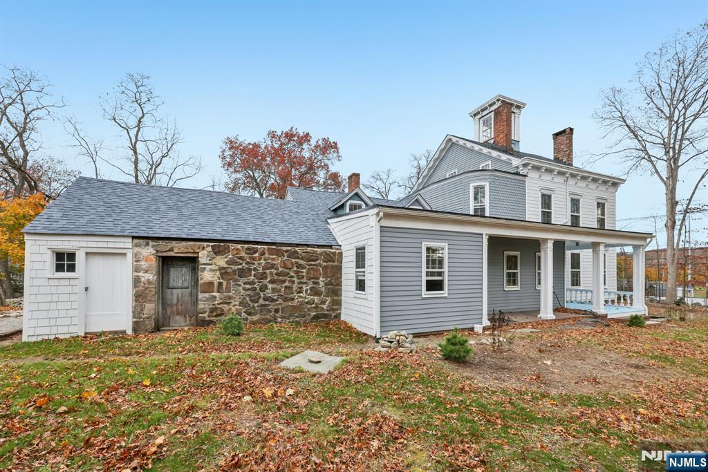 142 Island Road