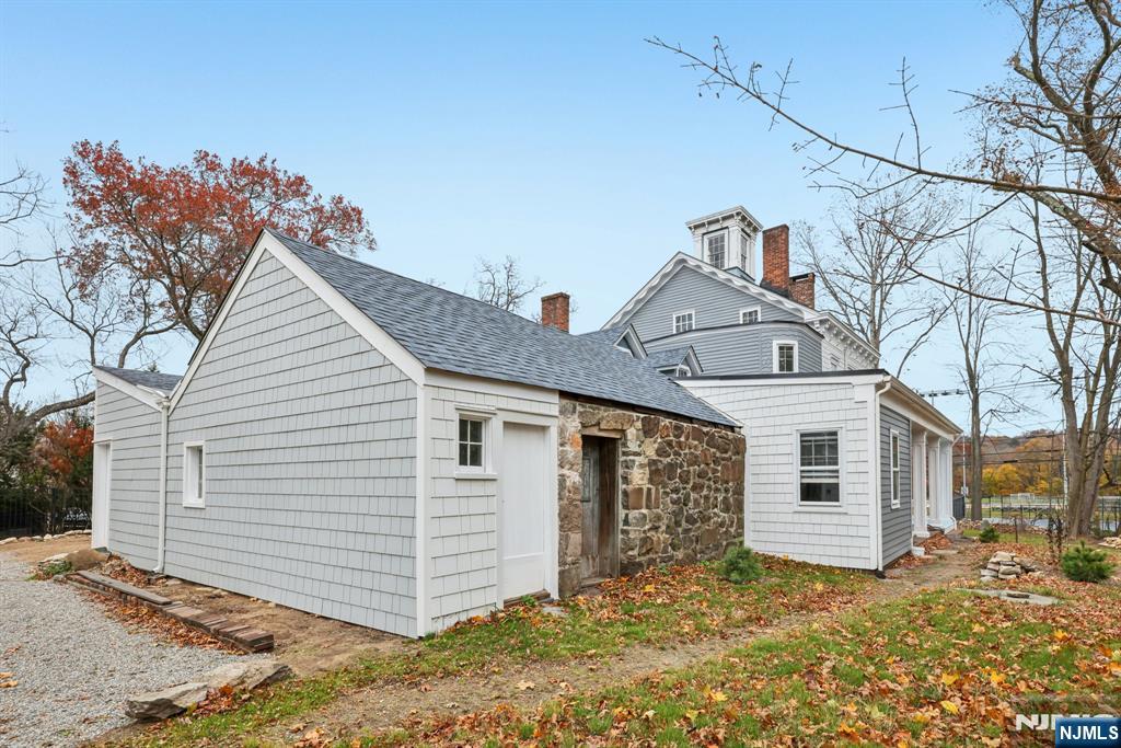 142 Island Road