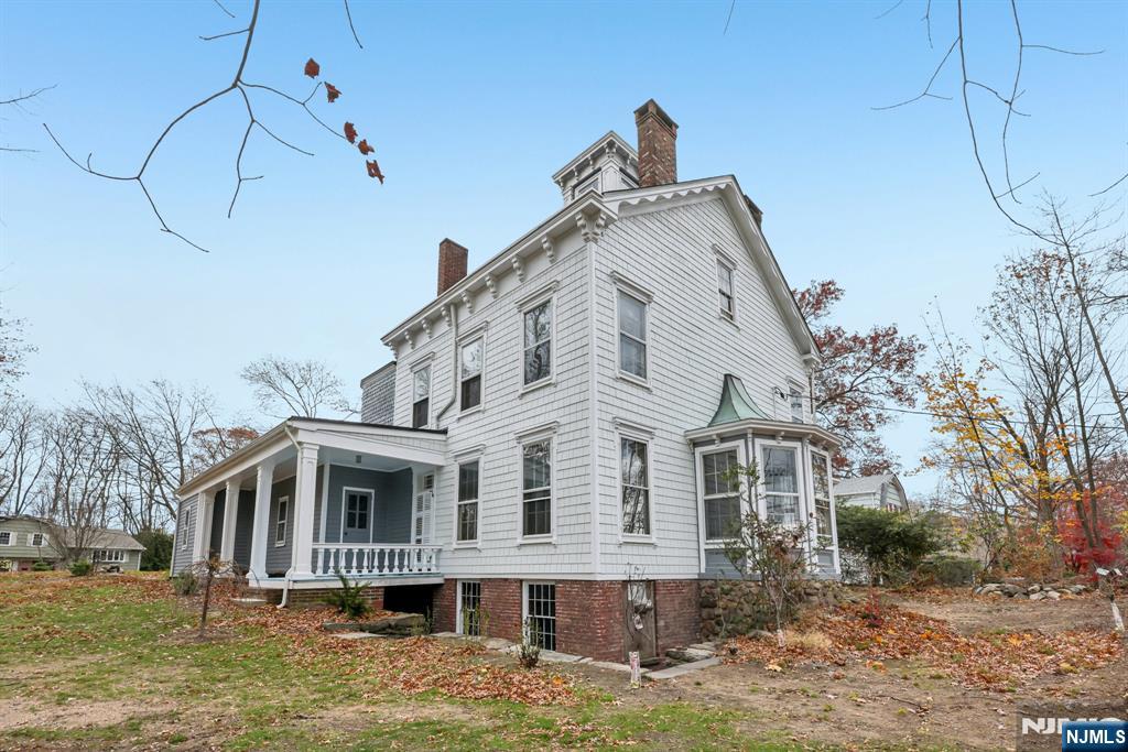 142 Island Road