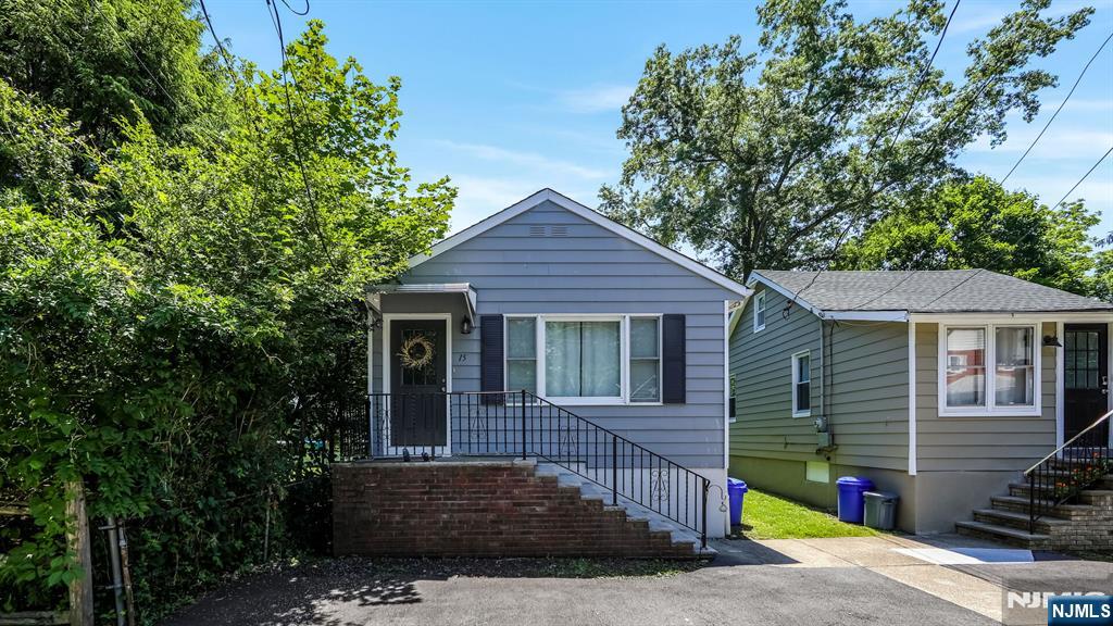 15 Grandview Avenue