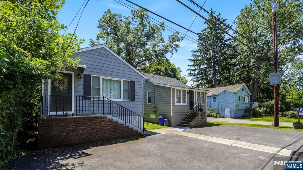 15 Grandview Avenue