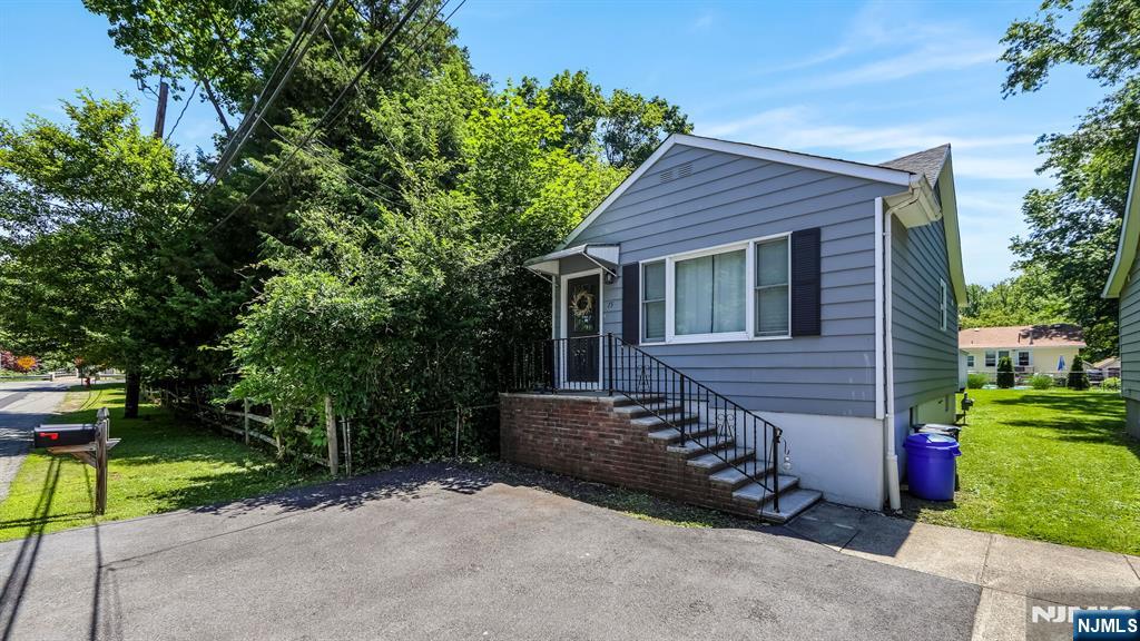 15 Grandview Avenue