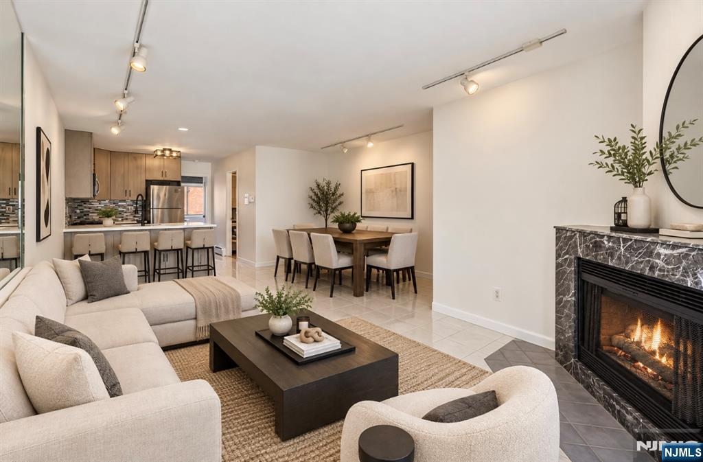 105 W Ridge Mews 1E