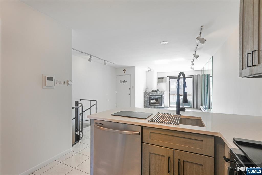 105 W Ridge Mews 1E