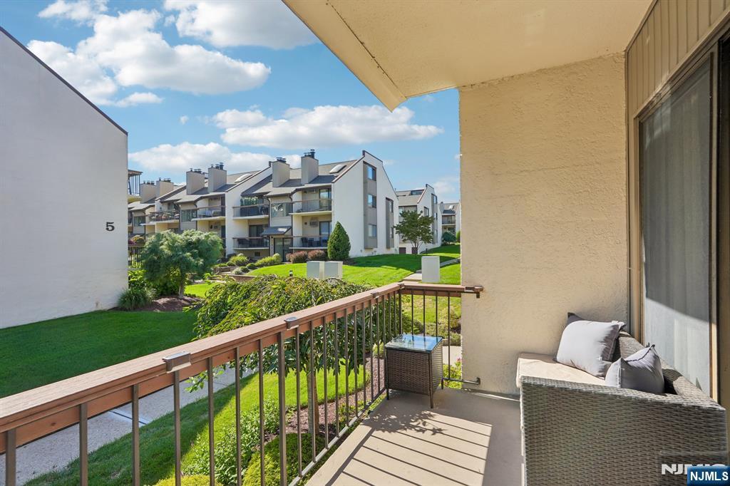 105 W Ridge Mews 1E