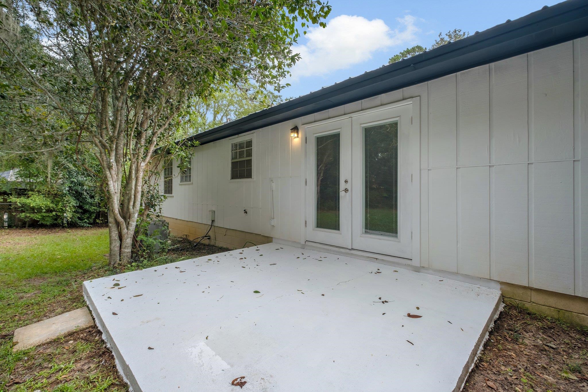 2112 Harriet Drive