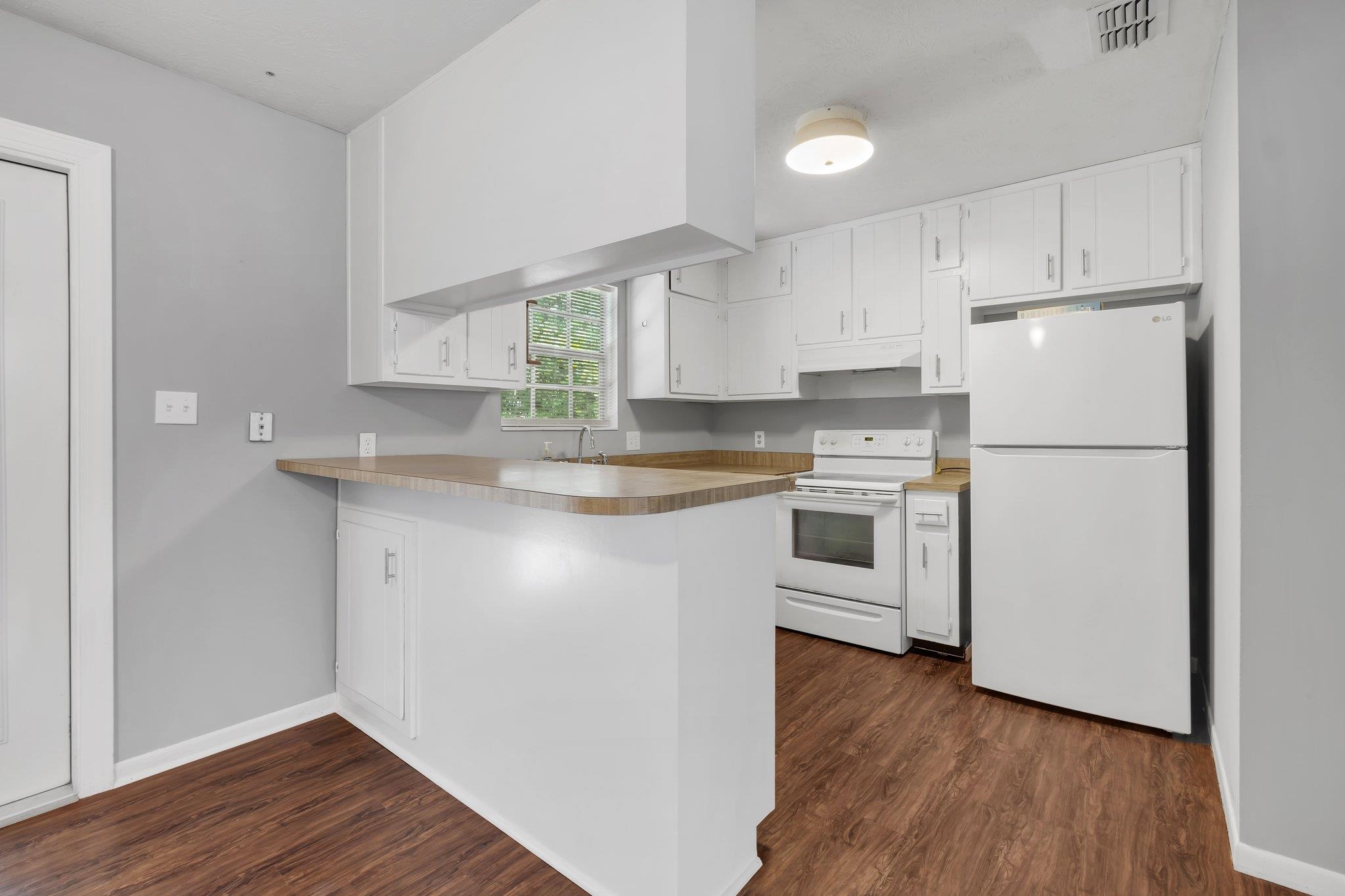 2112 Harriet Drive