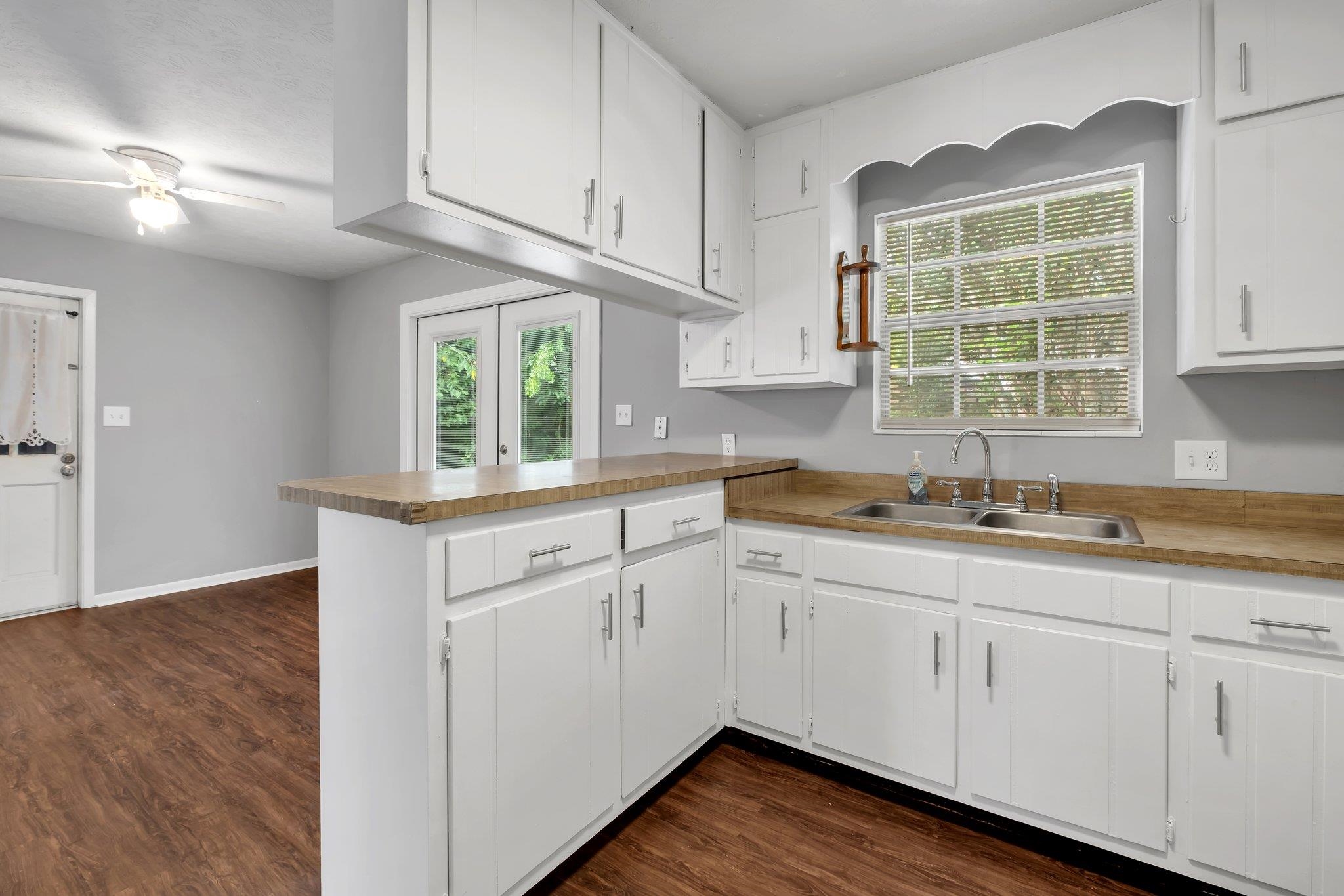 2112 Harriet Drive