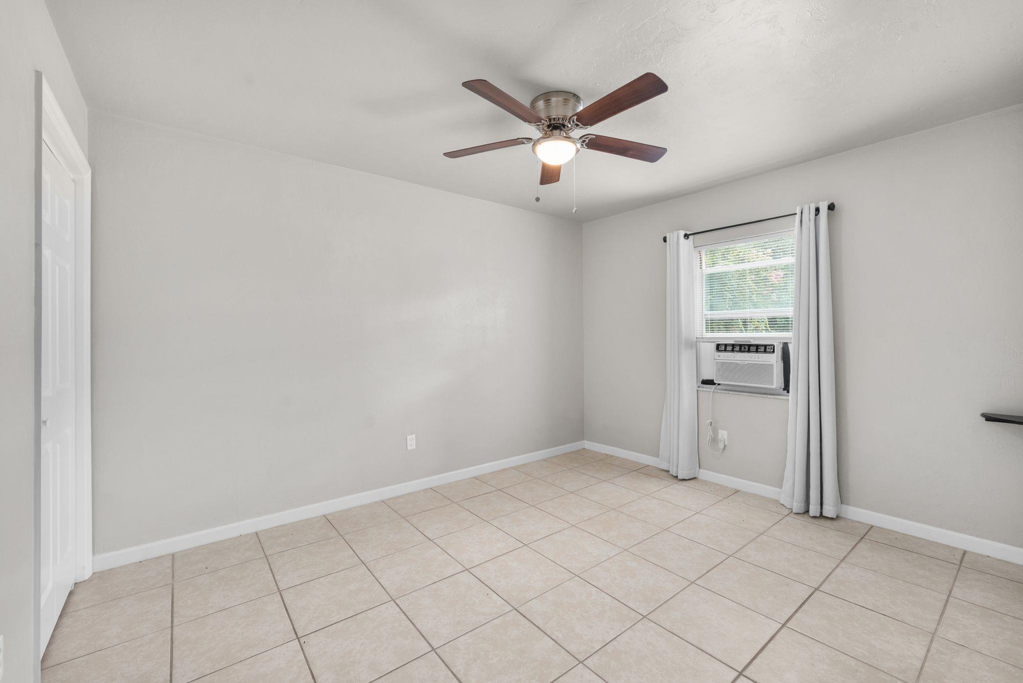 4105 NE 17th Terrace