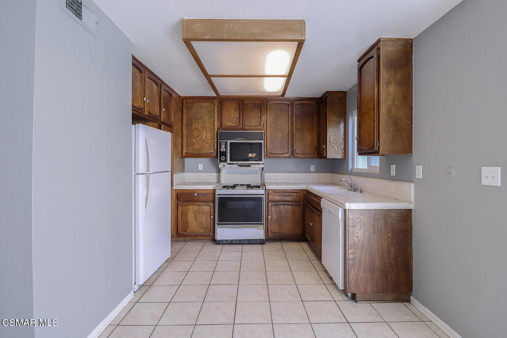 19221 Sherman Way 27