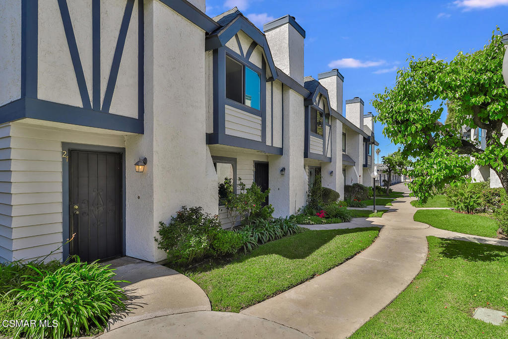 19221 Sherman Way 27