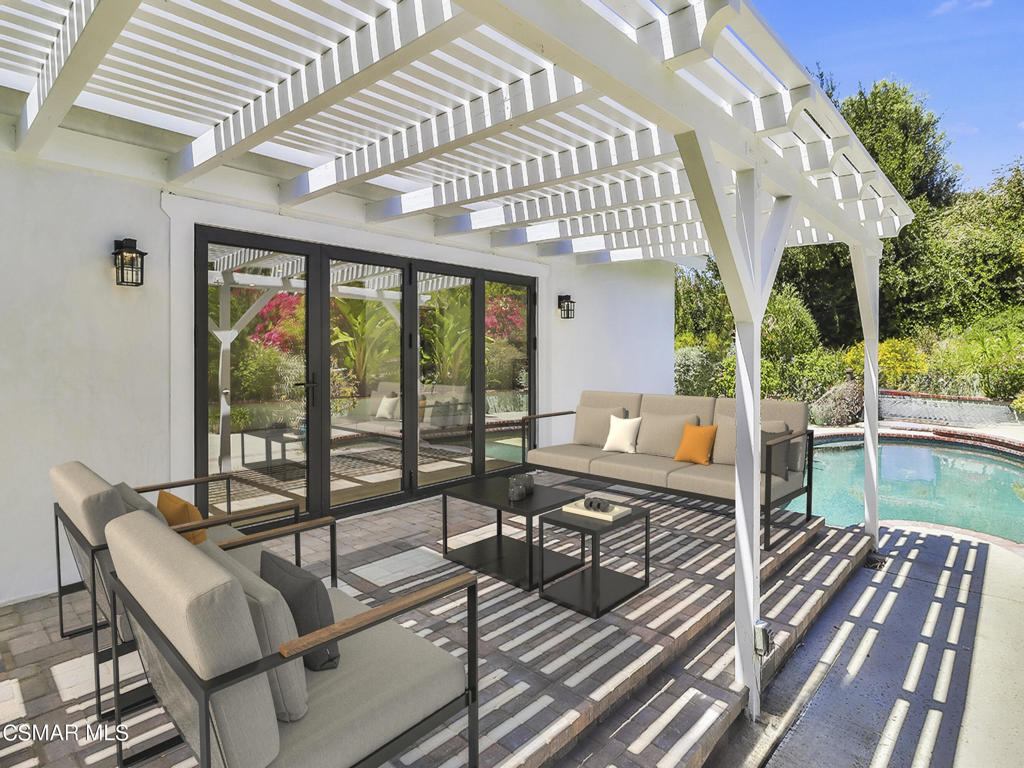 1062 La Cresta Drive