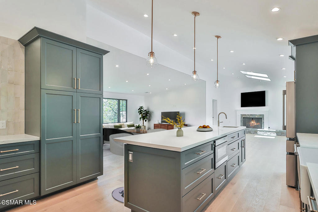 1062 La Cresta Drive