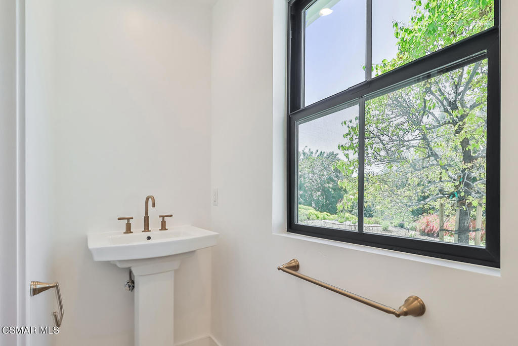 1062 La Cresta Drive