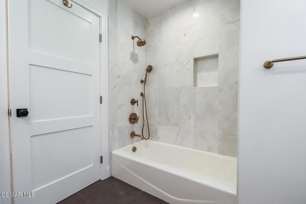 1062 La Cresta Drive