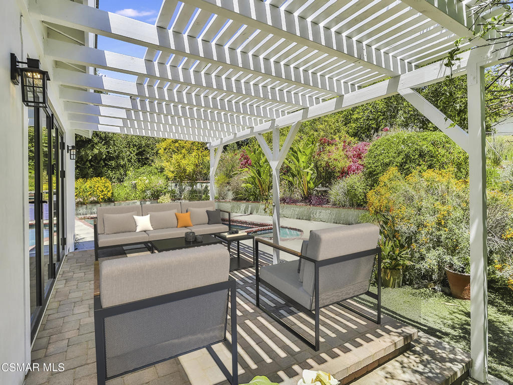 1062 La Cresta Drive