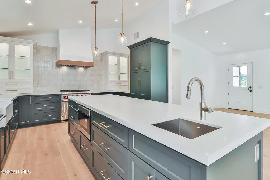 1062 La Cresta Drive