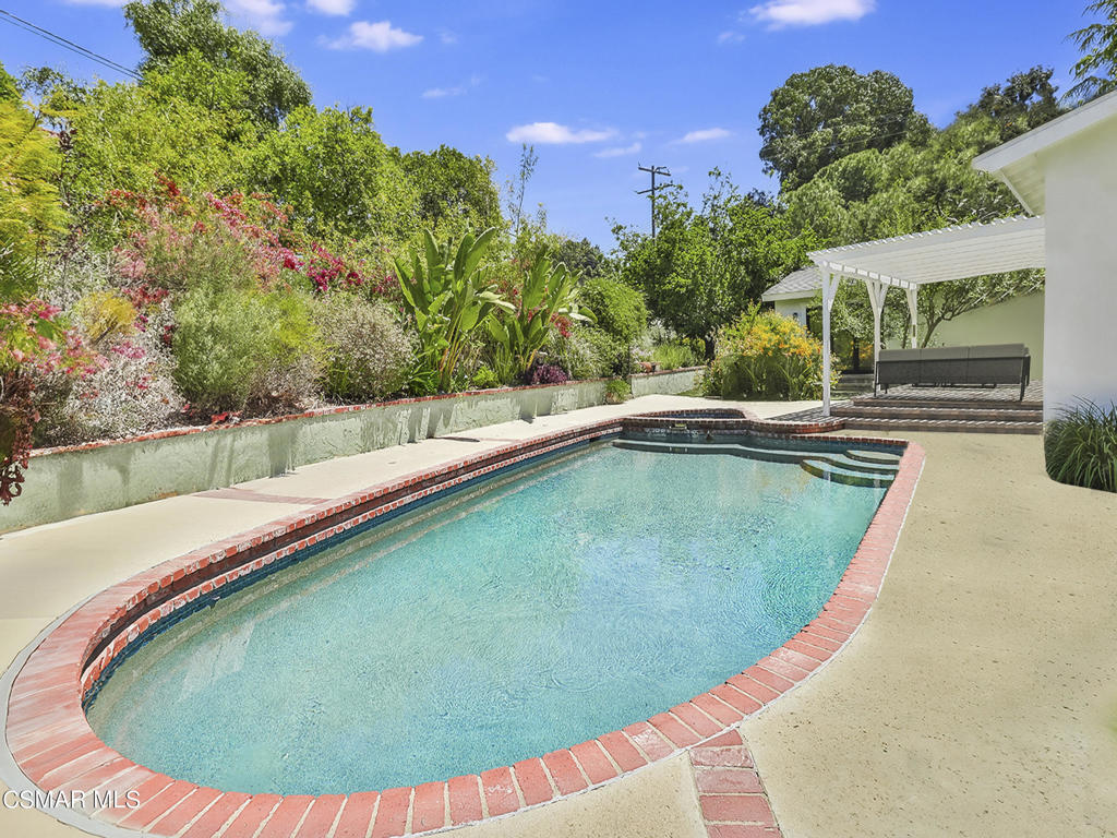 1062 La Cresta Drive