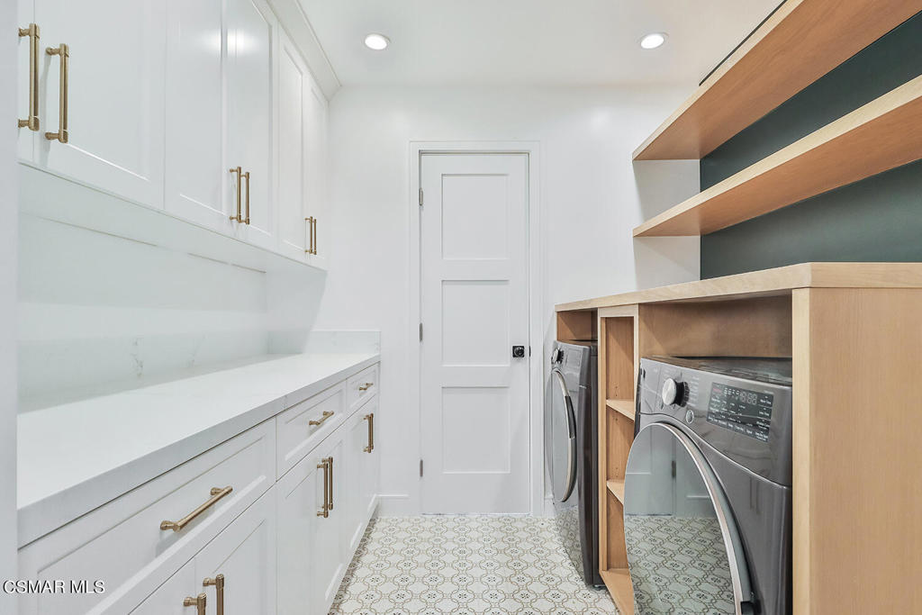 1062 La Cresta Drive